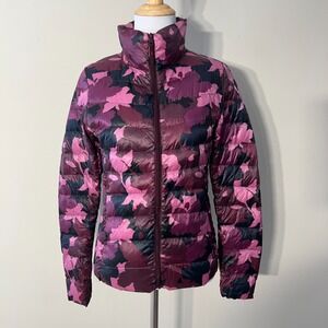 Uniqlo Camo Down Jacket Womens XS‎ Purple Packable Lightweight Full Zip Pockets